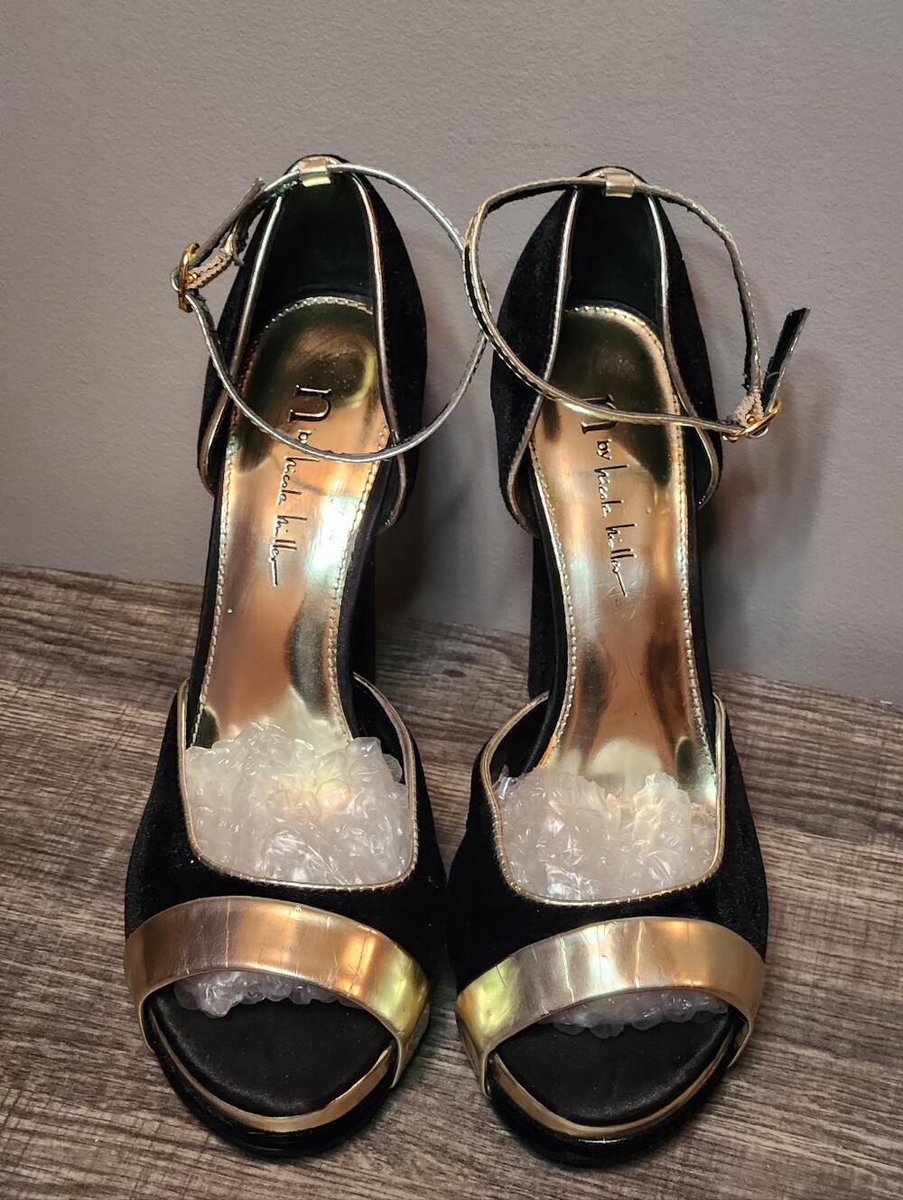 N By Nicole Miller Black Velvet & Gold Tone Platform Ankle-Strap Heels Size 8 - Picture 3 of 16